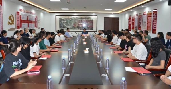 山東一滕集團(tuán)舉行2023年金秋助學(xué)活動(dòng)