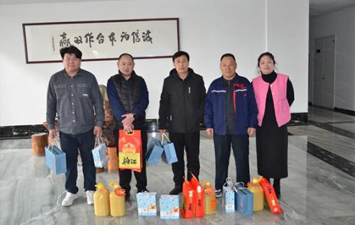 弘揚(yáng)孝道文化 傳送企業(yè)關(guān)懷——山東一滕集團(tuán)開(kāi)展慰問(wèn)職工親屬活動(dòng)